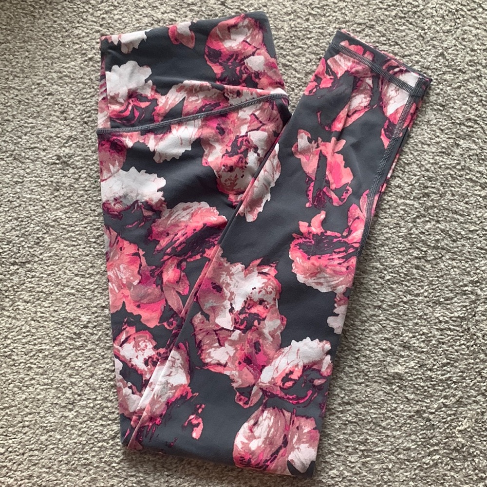 Victoria’s Secret knockout tight legging floral grey pink size medium